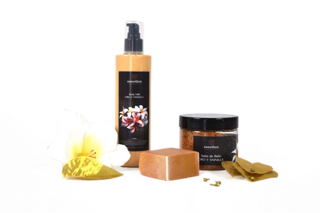 Sweetbox Cosmetics, cosmética natural, Sweetbox, body milk, jabón natural, jabón en pastilla, jabón liquido, chocolate, chocolate blanco, frutos rojos, floral, lavanda, rosas, naranja, coco, piña, limón y menta, eucalipto, cacao, melón, jazmín, vainilla, oro, plata, Regalo de cosmética, cestas cosmética, cuidado personal, cuidado de la piel, cajas regalo, cajas de cosmética,